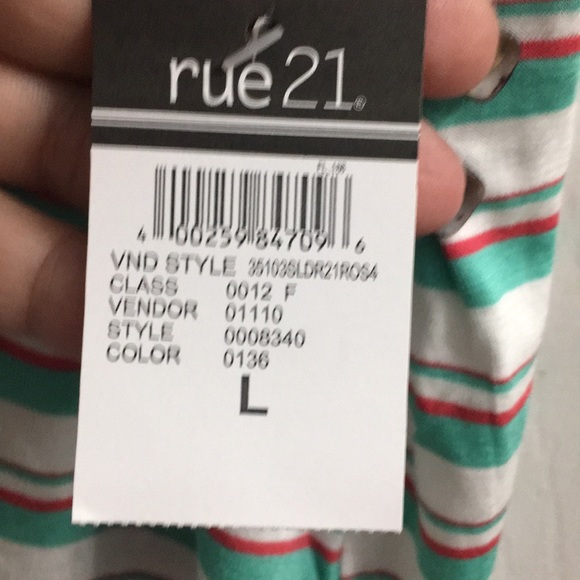 🎉💕BEAUTIFUL BNWT RUE 21 LRG RELAXED TEE TOP💕🎉 - Picture 3 of 8